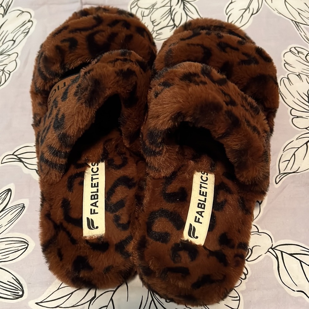 Fabletics Snug Slipper Size 7 - Picture 2 of 5